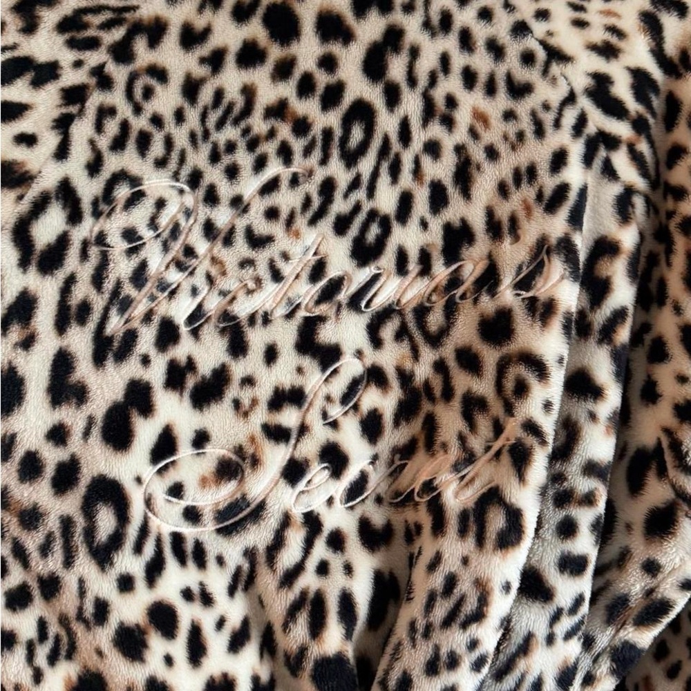 Victoria’s Secret Leopard Print Robe - Picture 5 of 5